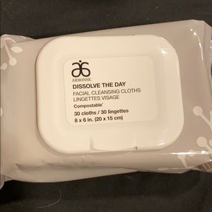 Arbonne face  wipes